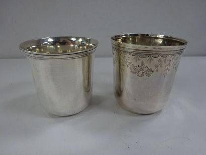 Lot de deux timbales en argent (925), l'une...