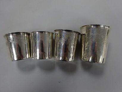 Lot de 4 timbales à fond plat en argent (925)...