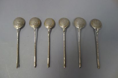 RUSSIE

Ensemble (recomposé) de six petites...