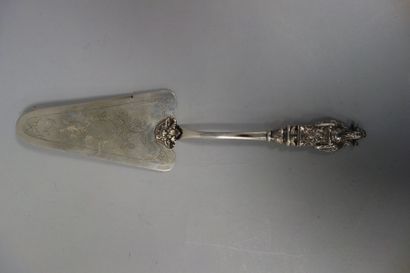 CHINE

Pelle en argent (min 800), le manche...
