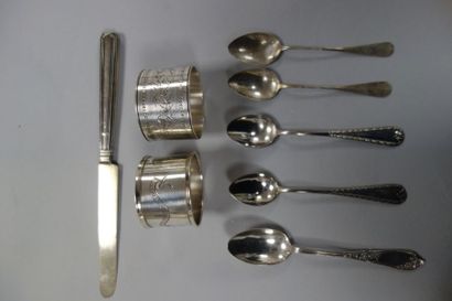 Lot argent (925) :

- deux ronds de serviette...