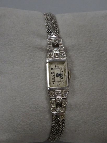 Montre bracelet de dame boitier en platine...