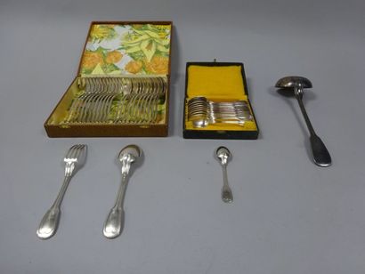 Menagère en métal argenté modèle filet contour...