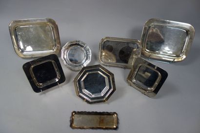 Lot de petits plateaux et dessous de bouteilles...