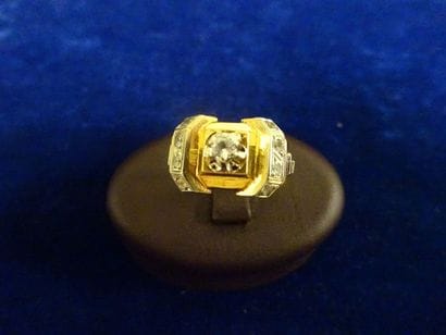 Bague carrée en or jaune et gris (750), ornée...