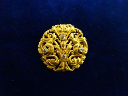 Broche en or jaune (750) à décor ajouré de...