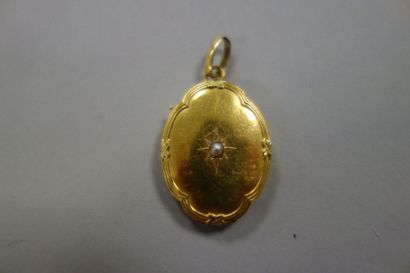 Pendentif porte-photo de forme médaillon...