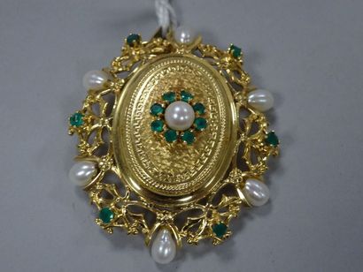 Pendentif ovale en or jaune (750) à motif...
