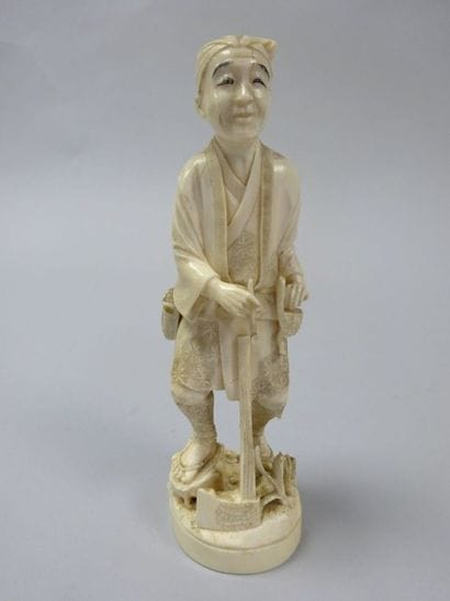 JAPON
Okimono en ivoire sculpté (pré-convention)...