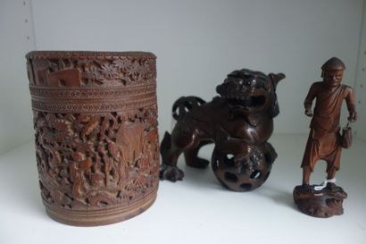 Extrême OrientLot en bois sculpté comprenant:Une...