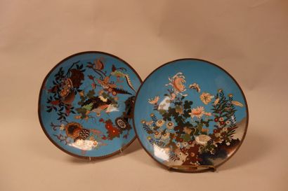 JAPON
Deux plats en cuivre émaillé à décor...