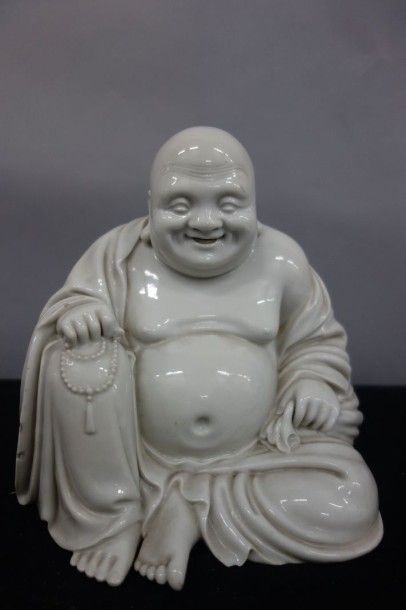 CHINE
Putaï en porcelaine blanche.XXème siècle...