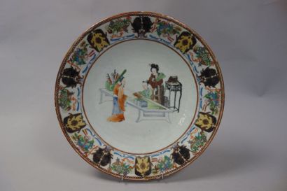 CHINE, Compagnie des IndesGrand plat en porcelaine...