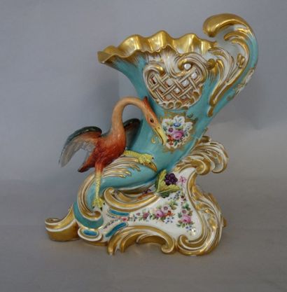 PARISVase de mariée.En porcelaine blanche...