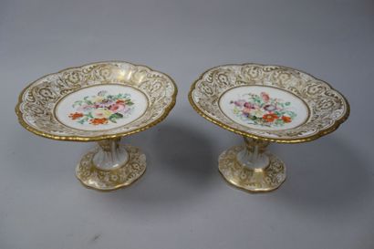 WORCESTERPaire de coupes à fruits en porcelaine...