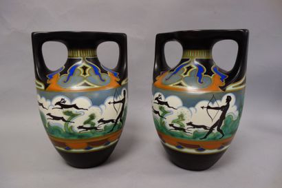 ROYAL GNEDEWAAGEN, HOLLANDEPaire de vases...