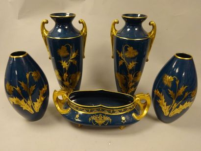 TOURSGarniture en céramique bleu et or comprenant...