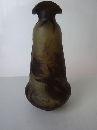 RICHARD

Petite vase à panse renflée et à...