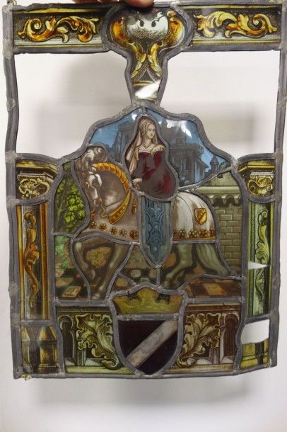 Lot de trois éléments de vitrail, en verre...