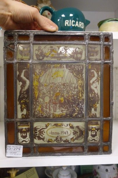 Lot de trois éléments de vitrail, en verre...