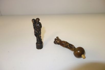 Lot :
- Sonnette en bronze patiné figurant...