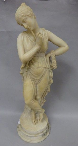 Femme à l'antique appuyée sur une souche...