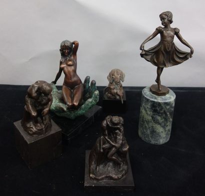 Lot comprenant:

- D'après Rodin, Le baiser...