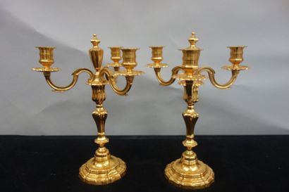 Paire de candélabres en bronze doré, le fût...