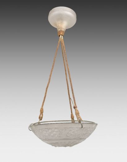René LALIQUE (1860-1945)Plafonnier vasque...