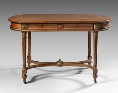 Table de milieu à côtés arrondis en bois...