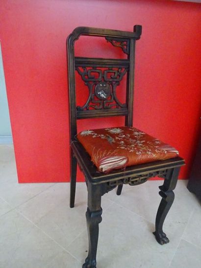 Table d'appoint en bois naturel teinté, le...