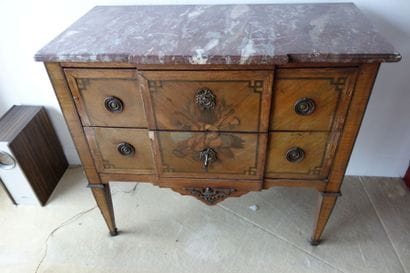Commode sauteuse à ressaut en bois naturel,...