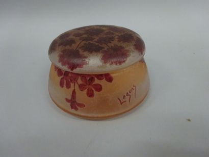 LEGRAS
Petite bonbonnière circulaire.

Epreuve...