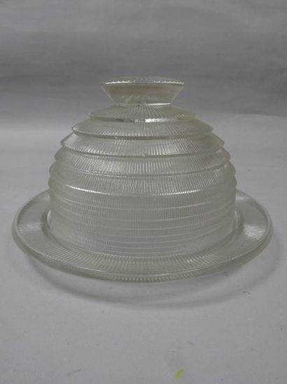 RENE LALIQUE (1860-1945)
Cloche à fromage...