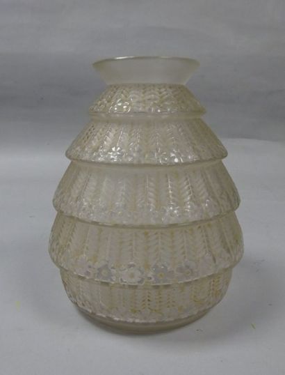 RENE LALIQUE (1860-1945)
Vase 