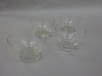 LALIQUE FRANCE
Quatre coupes à champagne...