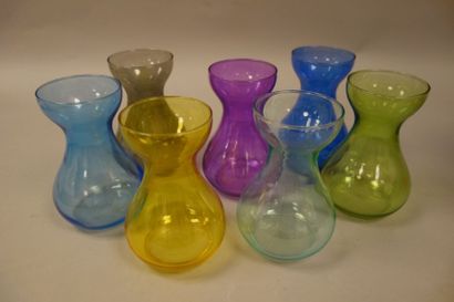 DIOR
Ensemble de sept petits vases en verre...