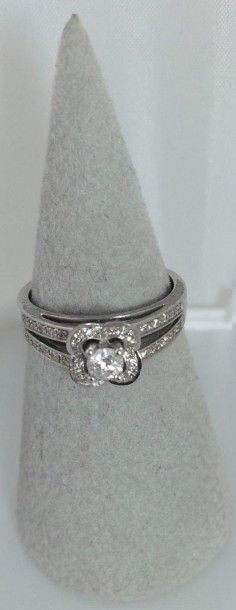 MAUBOUSSIN Paris, modèle Chance of Love

Bague...
