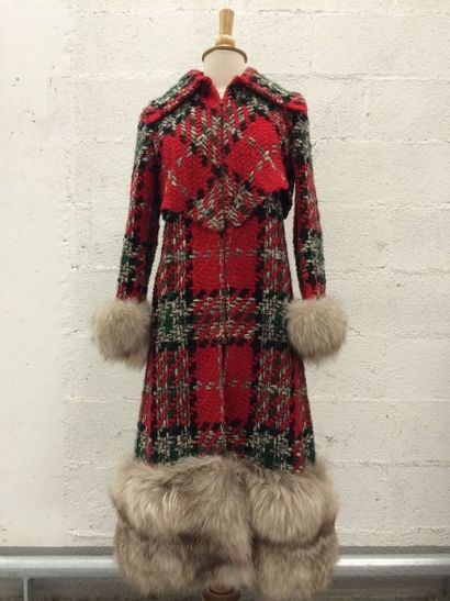 PIERRE CARDIN
Manteau en laine tricotée à...