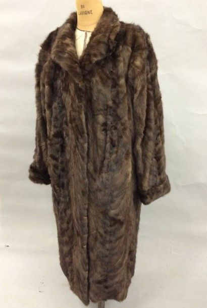 Yves SAINT LAURENT fourrures
Long manteau...