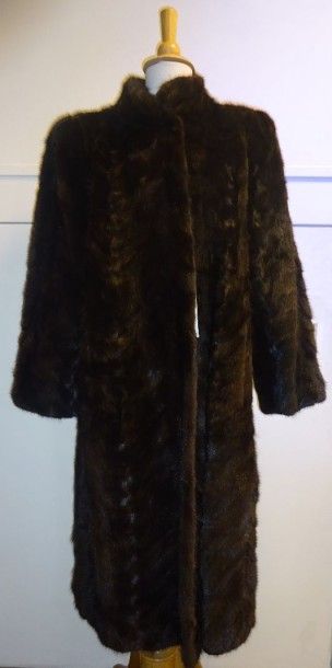 Yves SAINT LAURENT fourrures
Manteau de dame...