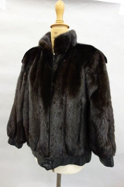 Christian DIOR Boutique fourrure, Paris 
Blouson...