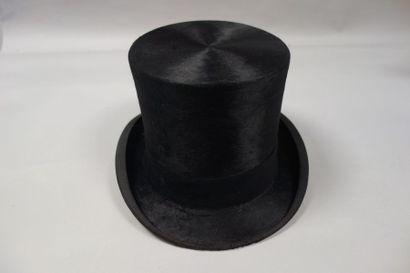 PINAUD ET AMOUR 
Chapeau haut de forme en...