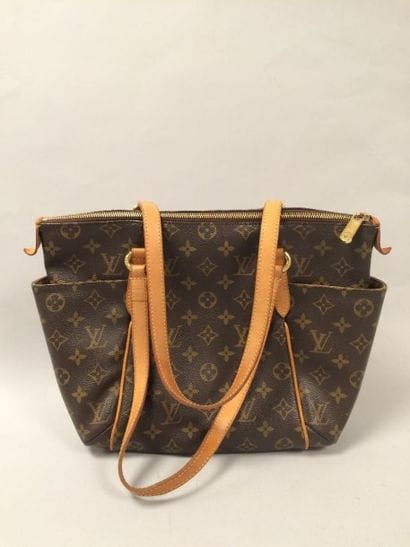 LOUIS VUITTON
Sac à main modèle Totally petit...
