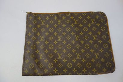 LOUIS VUITTON
Porte-document en toile Monogram,...