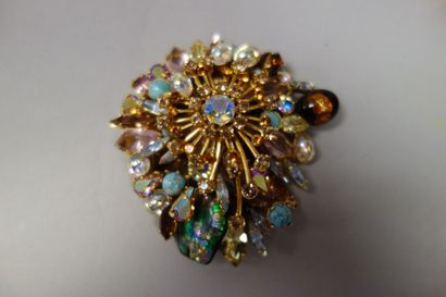 Christian LACROIX
Broche Fleur en métal doré...