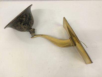 Applique en laiton et métal patiné.

Circa...