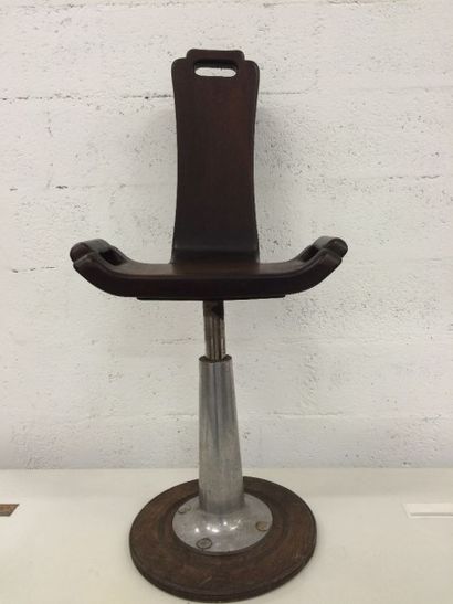 Chaise à haut dossier de type industriel...
