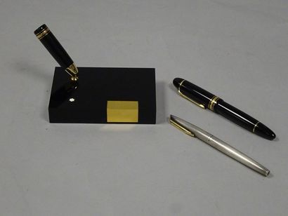 MONTBLANC
Stylo plume, modèle Meisterstuck...