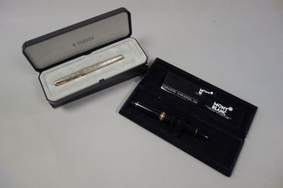 Ensemble de deux stylos dont: 

- MONTBLANC,...